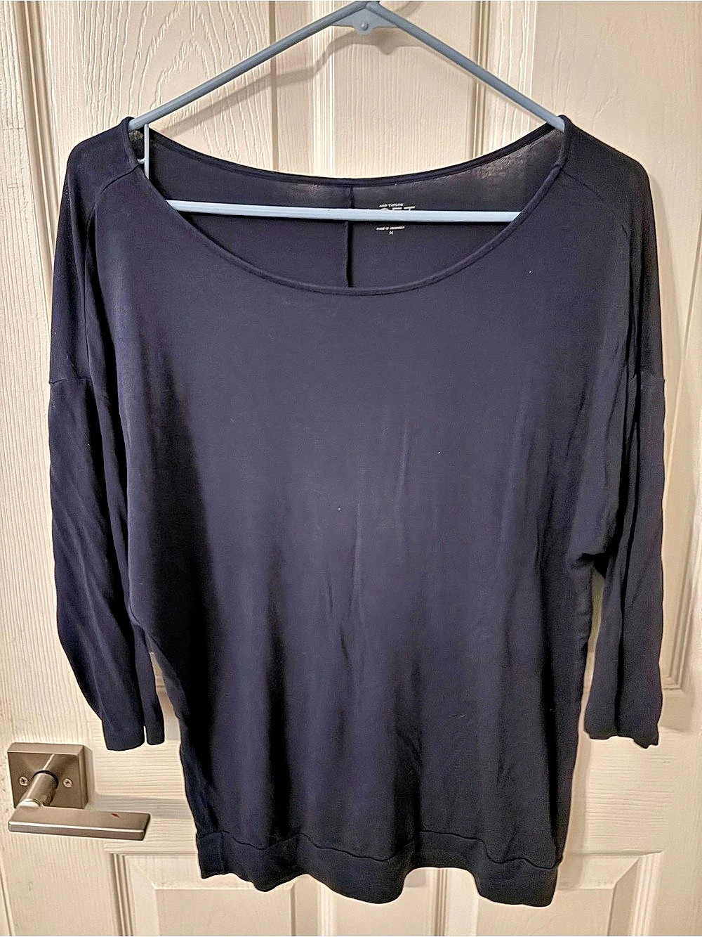 Ann Taylor LOFT Long Sleeve Scoop Neck Top in Black Size Medium Like New